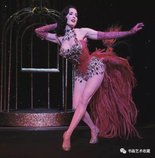 脱衣舞娘：身家14亿的她简直太美了！九游会j9入口登录新版世界上最知名的(图11)