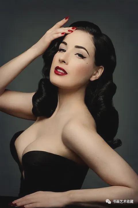 脱衣舞娘：身家14亿的她简直太美了！九游会j9入口登录新版世界上最知名的(图18)