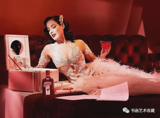 脱衣舞娘：身家14亿的她简直太美了！九游会j9入口登录新版世界上最知名的(图30)