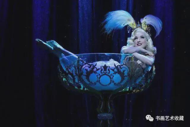 脱衣舞娘：身家14亿的她简直太美了！九游会j9入口登录新版世界上最知名的(图32)