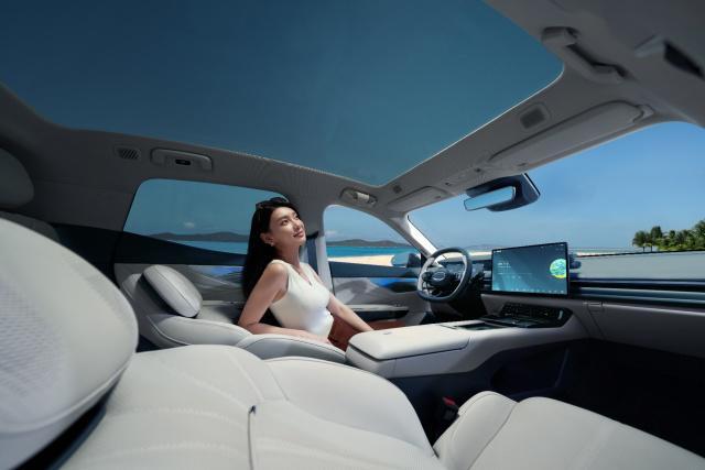 -P正式上市限时价1398万元起j9九游会登录全新领克07 EM(图3)